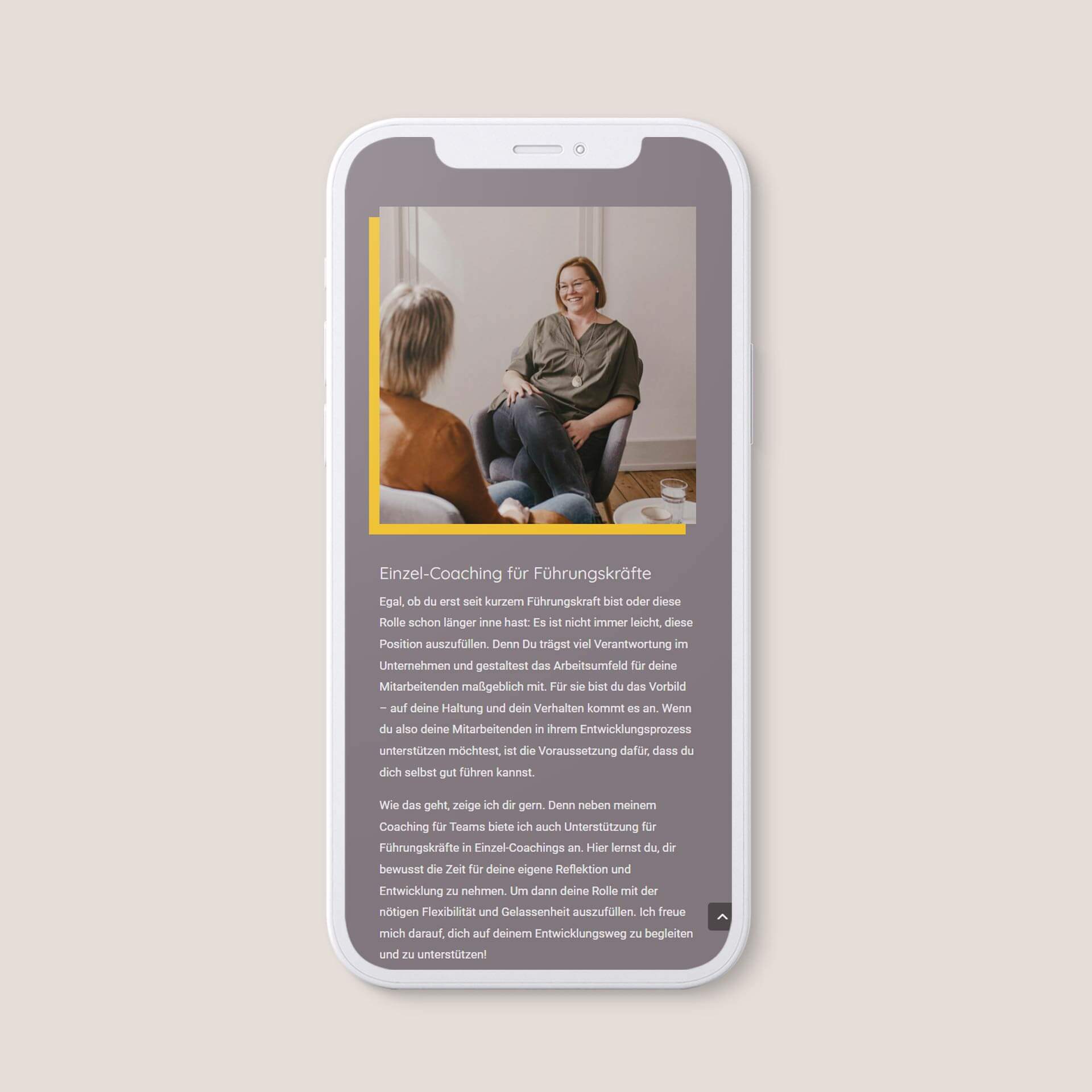 Smartphone mit neuem Webdesign für Melanie Stenger